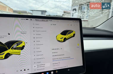 Седан Tesla Model 3 2022 в 