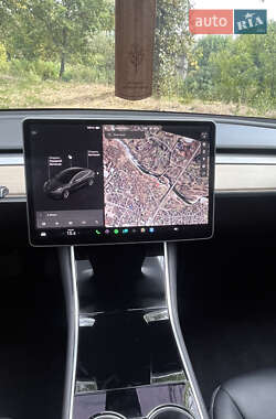 Седан Tesla Model 3 2019 в 