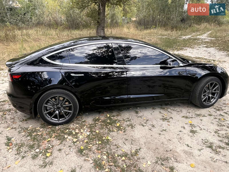 Седан Tesla Model 3 2019 в Кобеляках