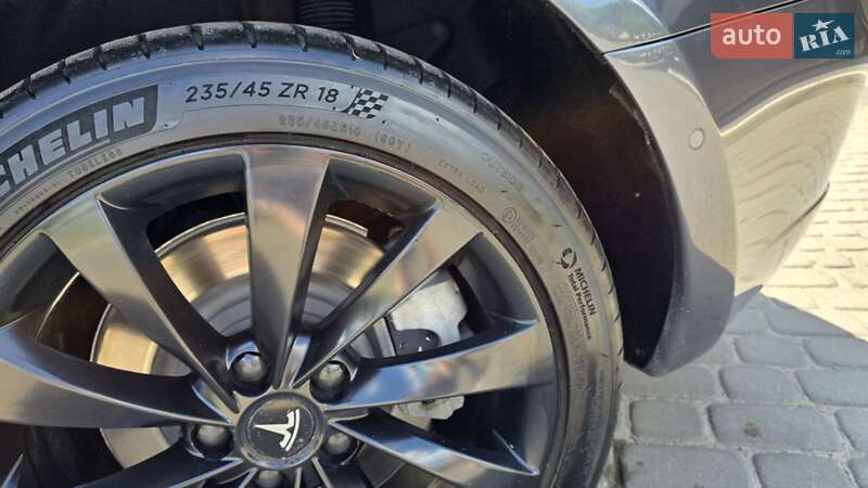 Седан Tesla Model 3 2018 в Львове фото 23 Седан Tesla Model 3 2018 в Львове