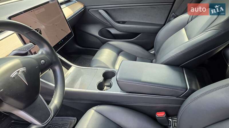 Седан Tesla Model 3 2018 в Львове фото 50 Седан Tesla Model 3 2018 в Львове