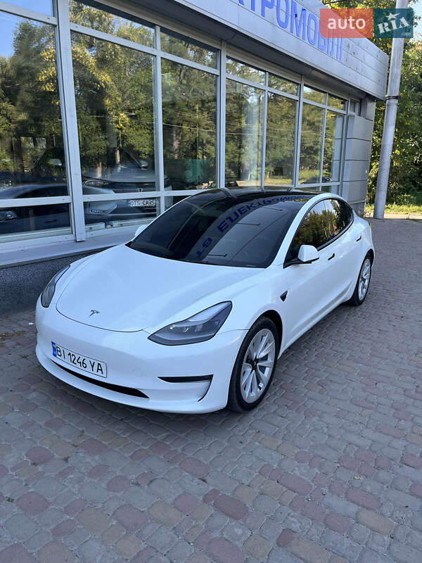 Седан Tesla Model 3 2022 в Полтаве