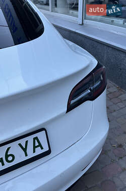 Седан Tesla Model 3 2022 в 