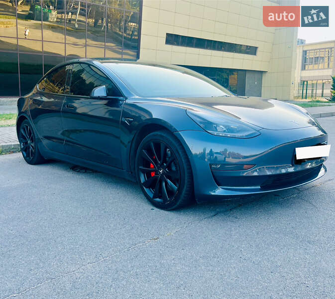 Седан Tesla Model 3 2022 в 