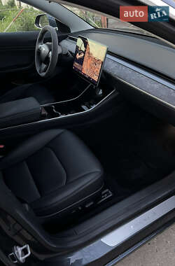 Седан Tesla Model 3 2018 в 