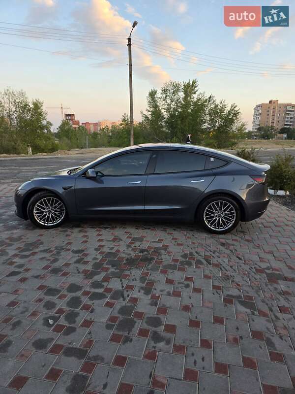 Седан Tesla Model 3 2018 в Запоріжжі