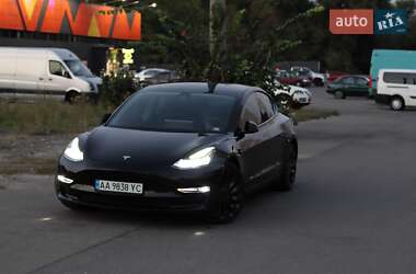 Седан Tesla Model 3 2022 в Киеве
