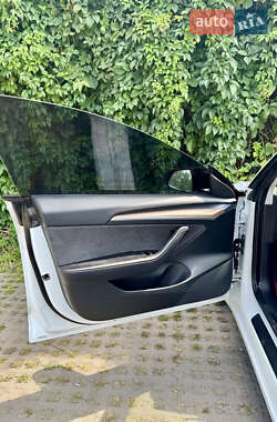 Седан Tesla Model 3 2021 в 