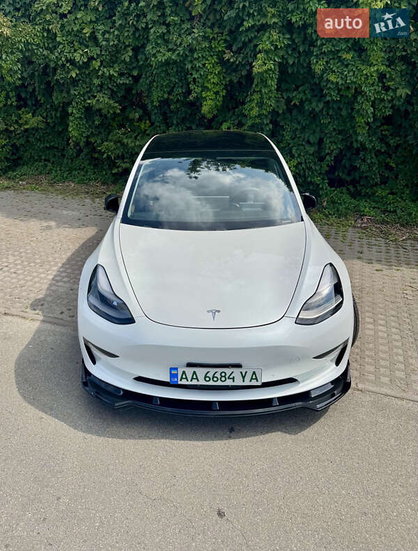 Седан Tesla Model 3 2021 в Києві