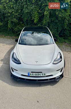 Седан Tesla Model 3 2021 в 