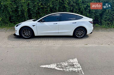 Седан Tesla Model 3 2021 в 
