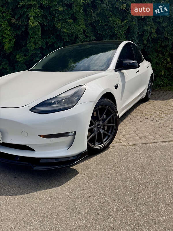 Седан Tesla Model 3 2021 в Києві