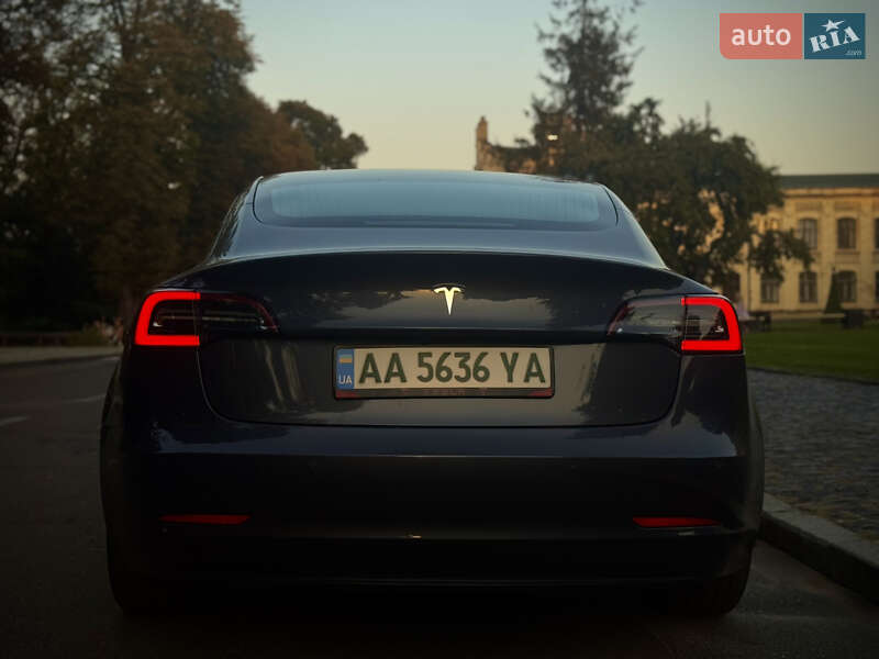 Седан Tesla Model 3 2020 в Киеве