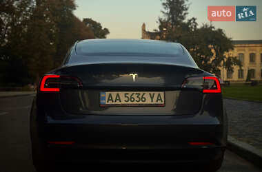 Седан Tesla Model 3 2020 в 