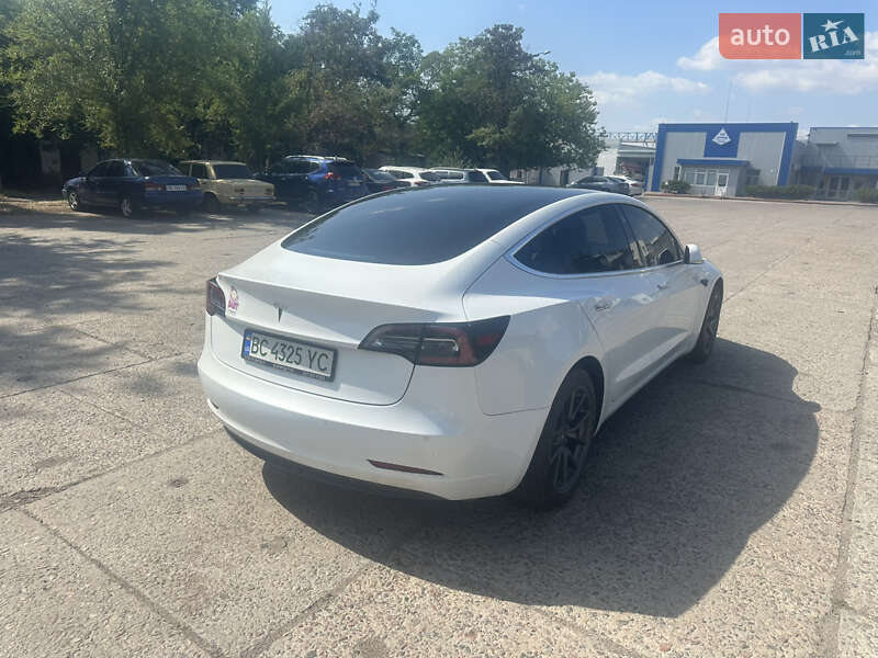Седан Tesla Model 3 2018 в Николаеве