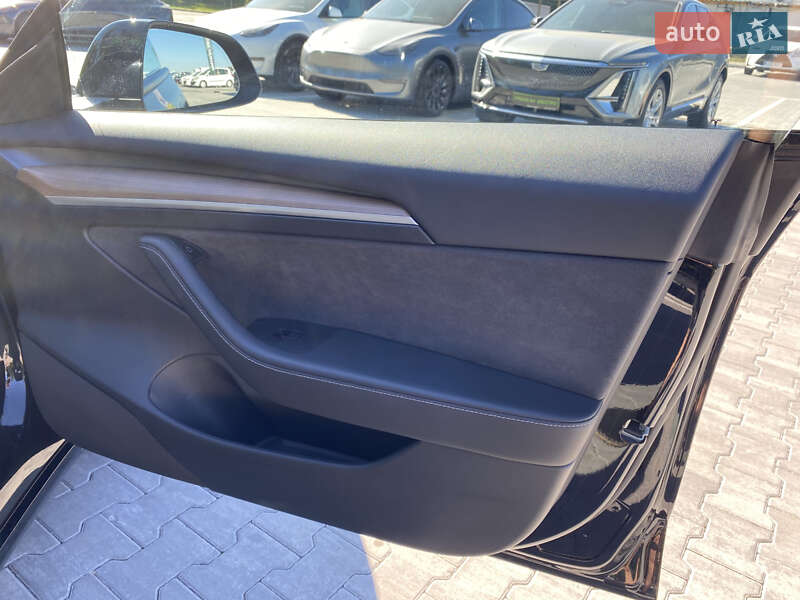 Седан Tesla Model 3 2021 в Києві