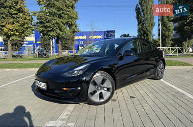 Седан Tesla Model 3 2022 в 