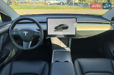 Седан Tesla Model 3 2022 в 
