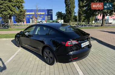 Седан Tesla Model 3 2022 в 