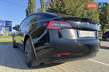 Седан Tesla Model 3 2022 в 
