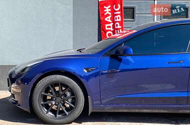 Седан Tesla Model 3 2023 в 