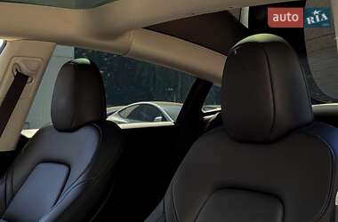 Седан Tesla Model 3 2023 в 