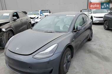 Седан Tesla Model 3 2021 в 