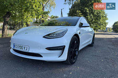 Седан Tesla Model 3 2019 в Иршаве