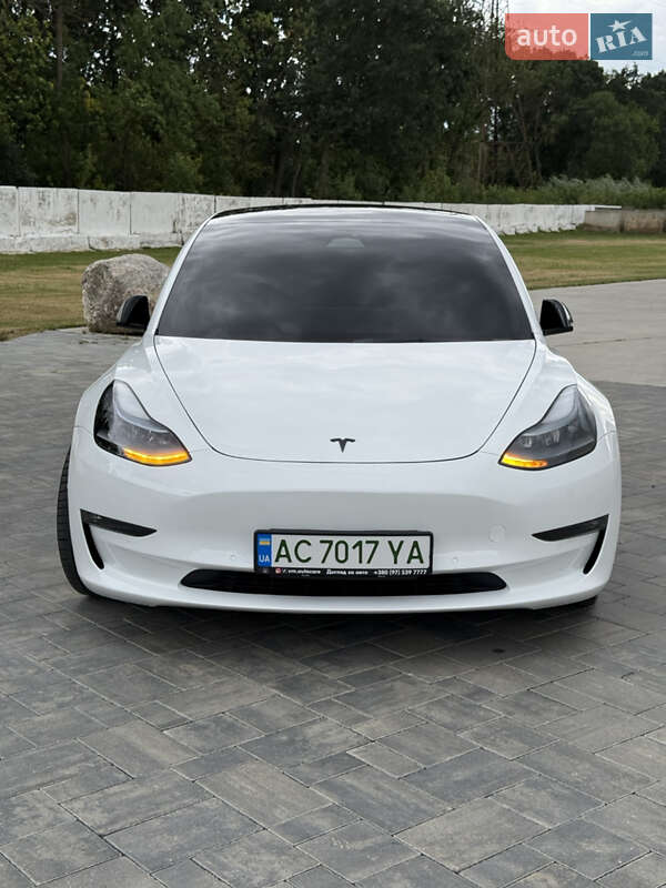 Седан Tesla Model 3 2022 в Луцке