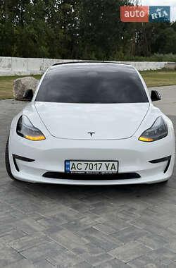Седан Tesla Model 3 2022 в 