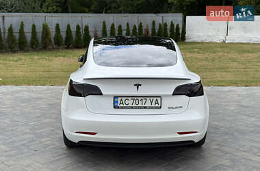 Седан Tesla Model 3 2022 в 