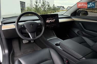 Седан Tesla Model 3 2022 в 