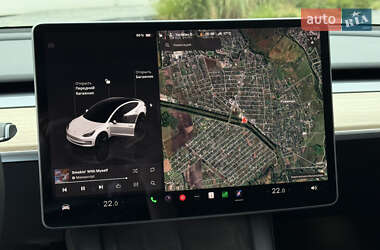 Седан Tesla Model 3 2022 в 