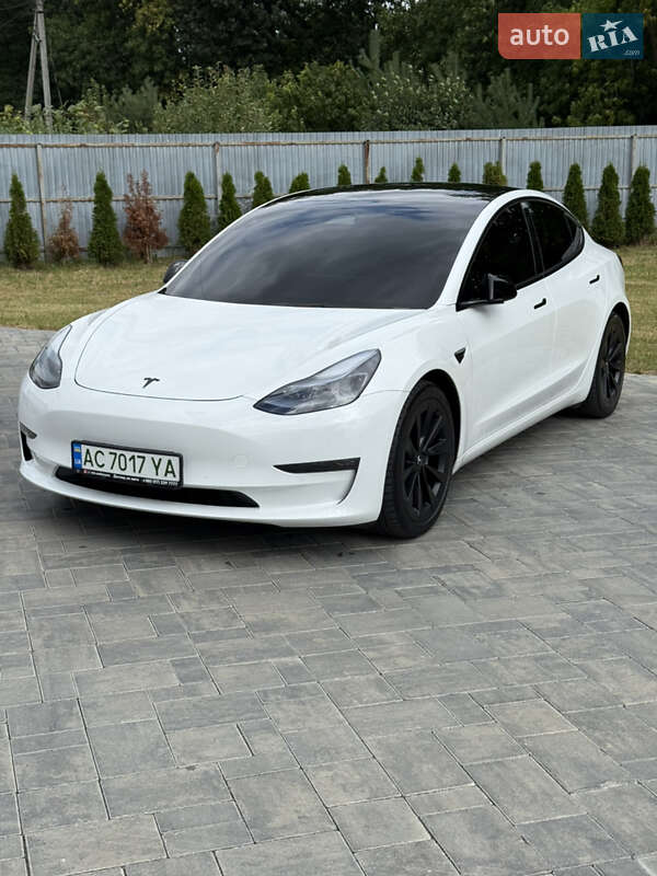 Седан Tesla Model 3 2022 в Луцке
