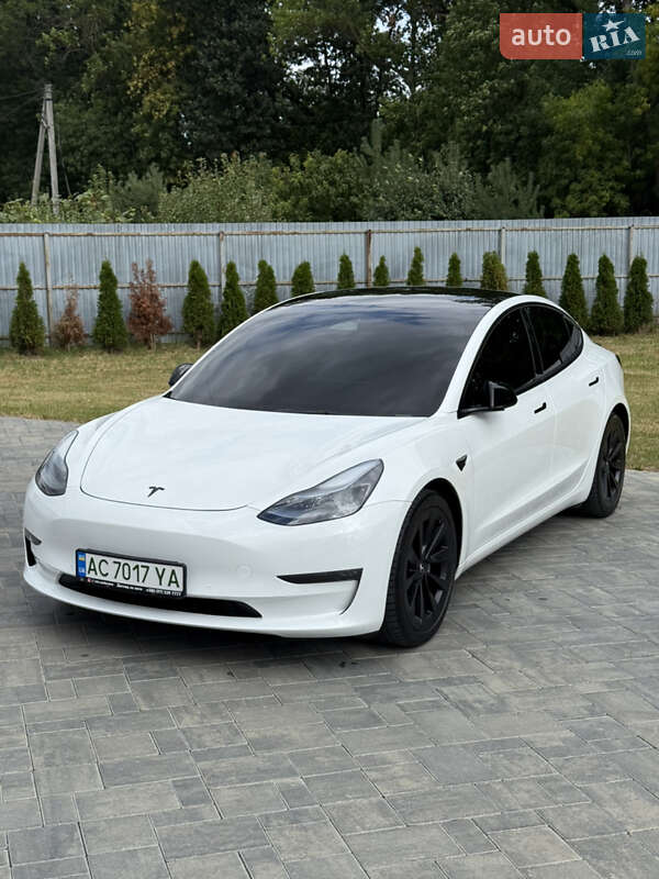 Седан Tesla Model 3 2022 в Луцке