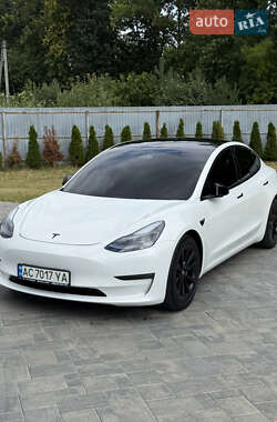 Седан Tesla Model 3 2022 в 