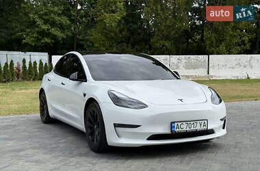 Седан Tesla Model 3 2022 в 