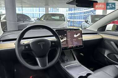 Седан Tesla Model 3 2022 в 