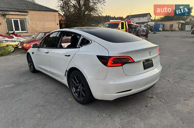 Седан Tesla Model 3 2021 в 