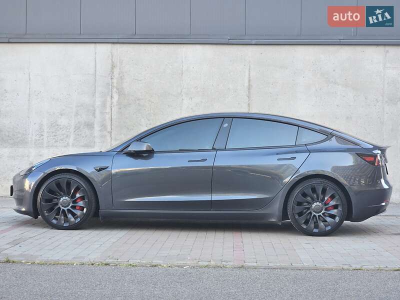 Седан Tesla Model 3 2021 в Киеве