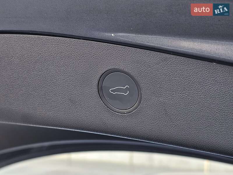 Седан Tesla Model 3 2021 в Киеве