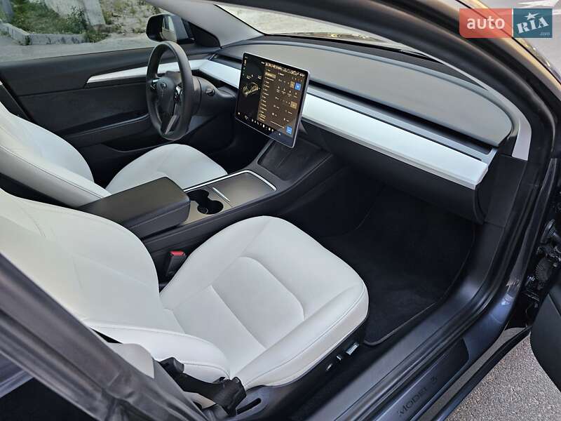 Седан Tesla Model 3 2021 в Киеве