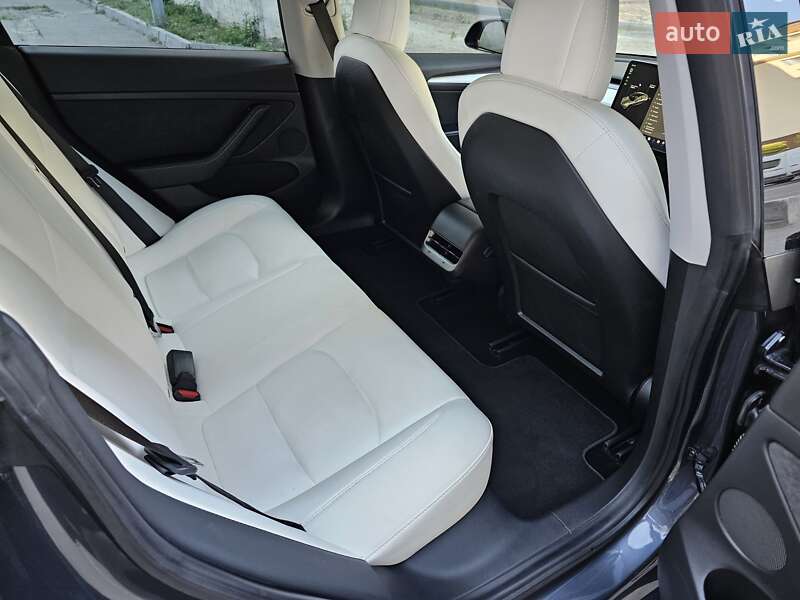 Седан Tesla Model 3 2021 в Киеве