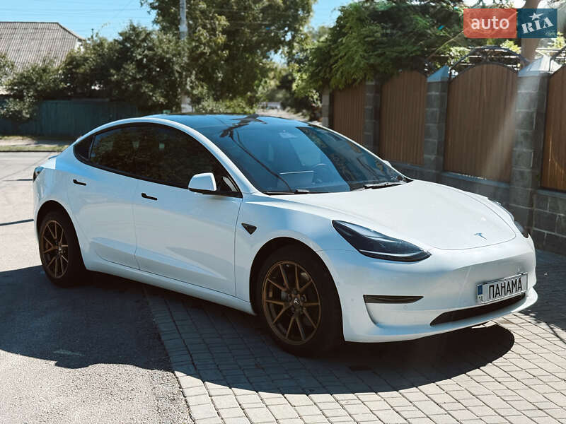 Седан Tesla Model 3 2021 в 
