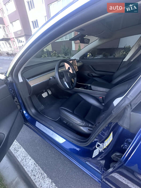 Седан Tesla Model 3 2019 в Дніпрі