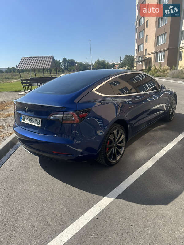 Седан Tesla Model 3 2019 в Дніпрі