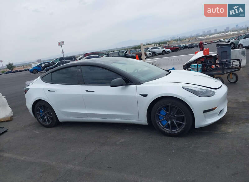Седан Tesla Model 3 2021 в Львове