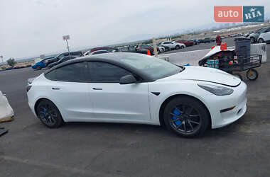 Седан Tesla Model 3 2021 в 