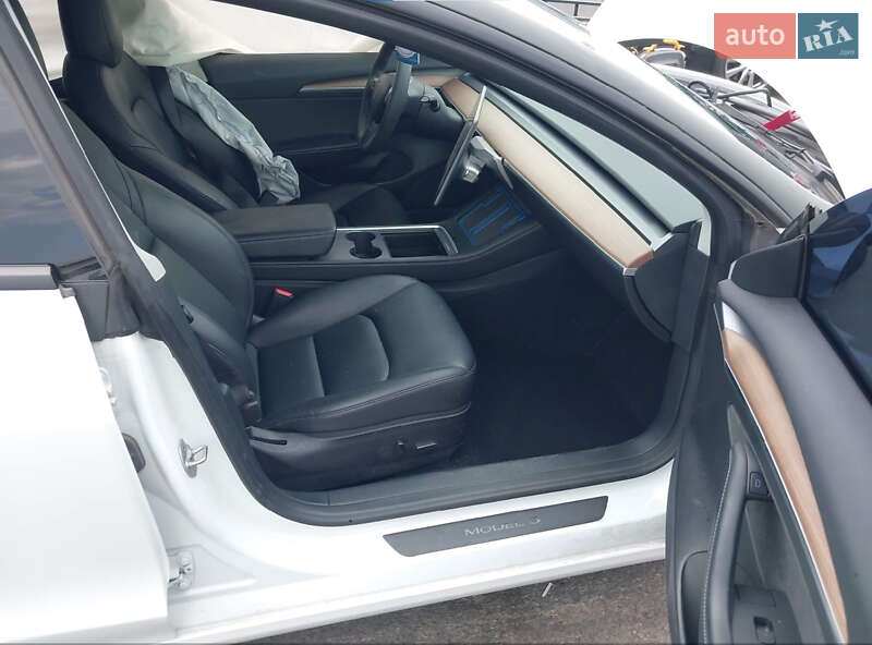 Седан Tesla Model 3 2021 в Львове
