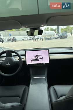 Седан Tesla Model 3 2022 в 